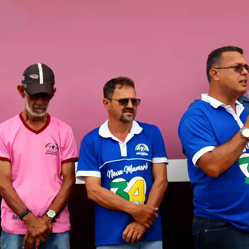 Moradores e autoridades na inauguração da subprefeitura de Jacinópolis
